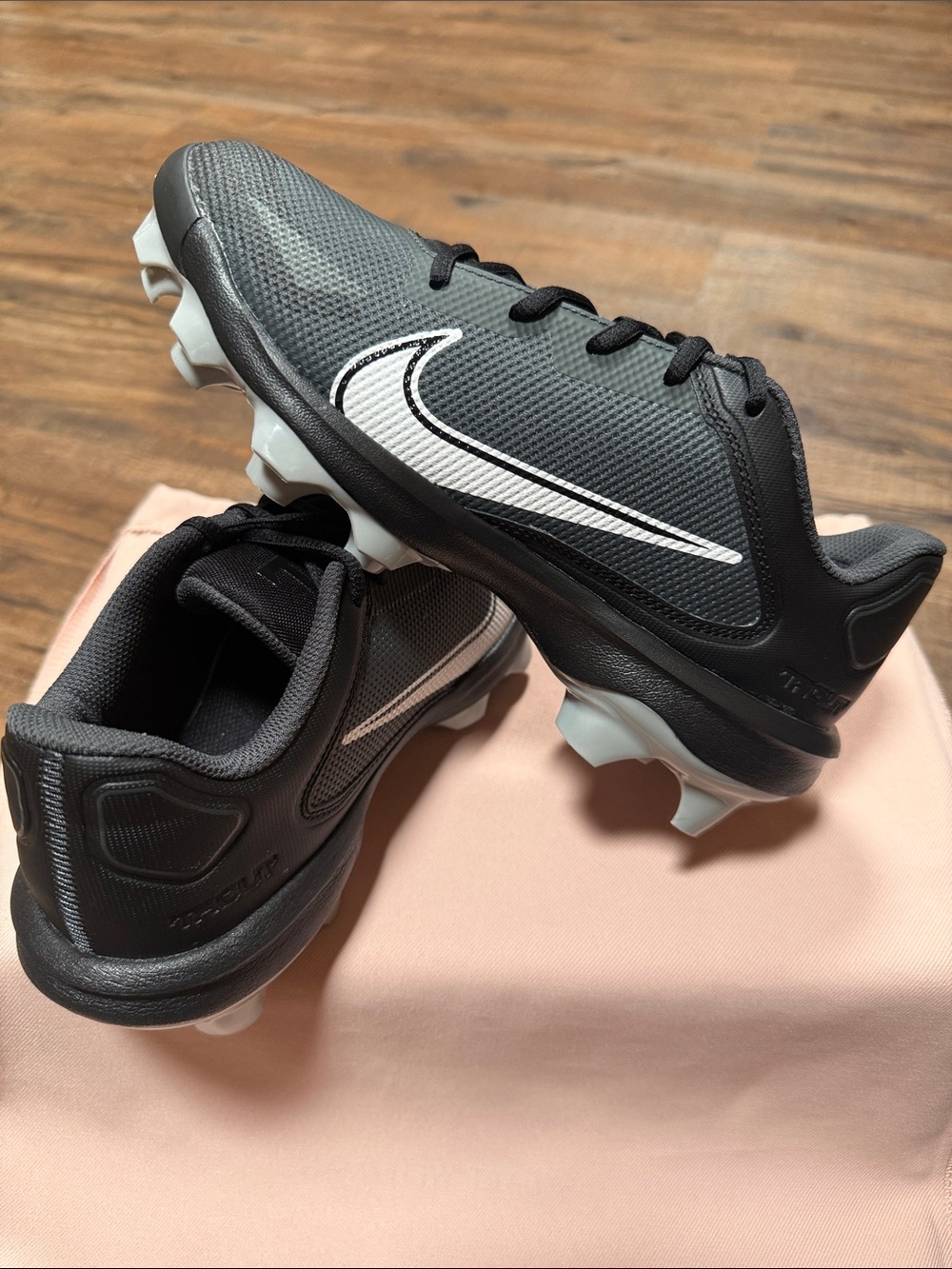 The Nike Force Trout 8 Pro MCS "Black Dark Smoke Grey" TPU Baseball Cleats